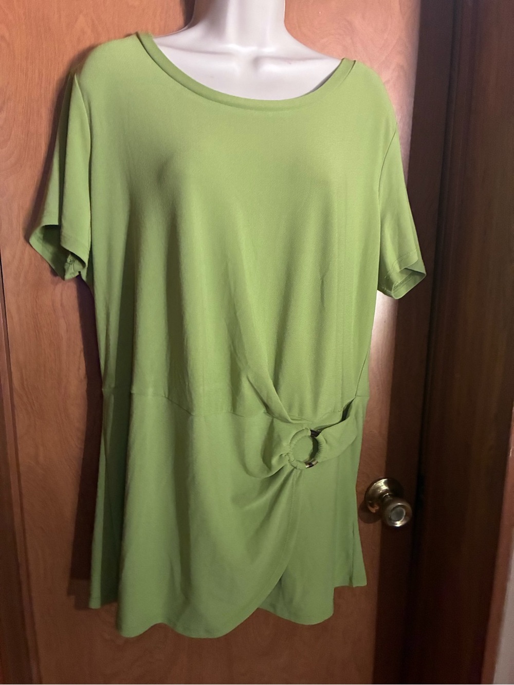 Lightweight Green Women's Short-Sleeve Tunic with Ring Detail